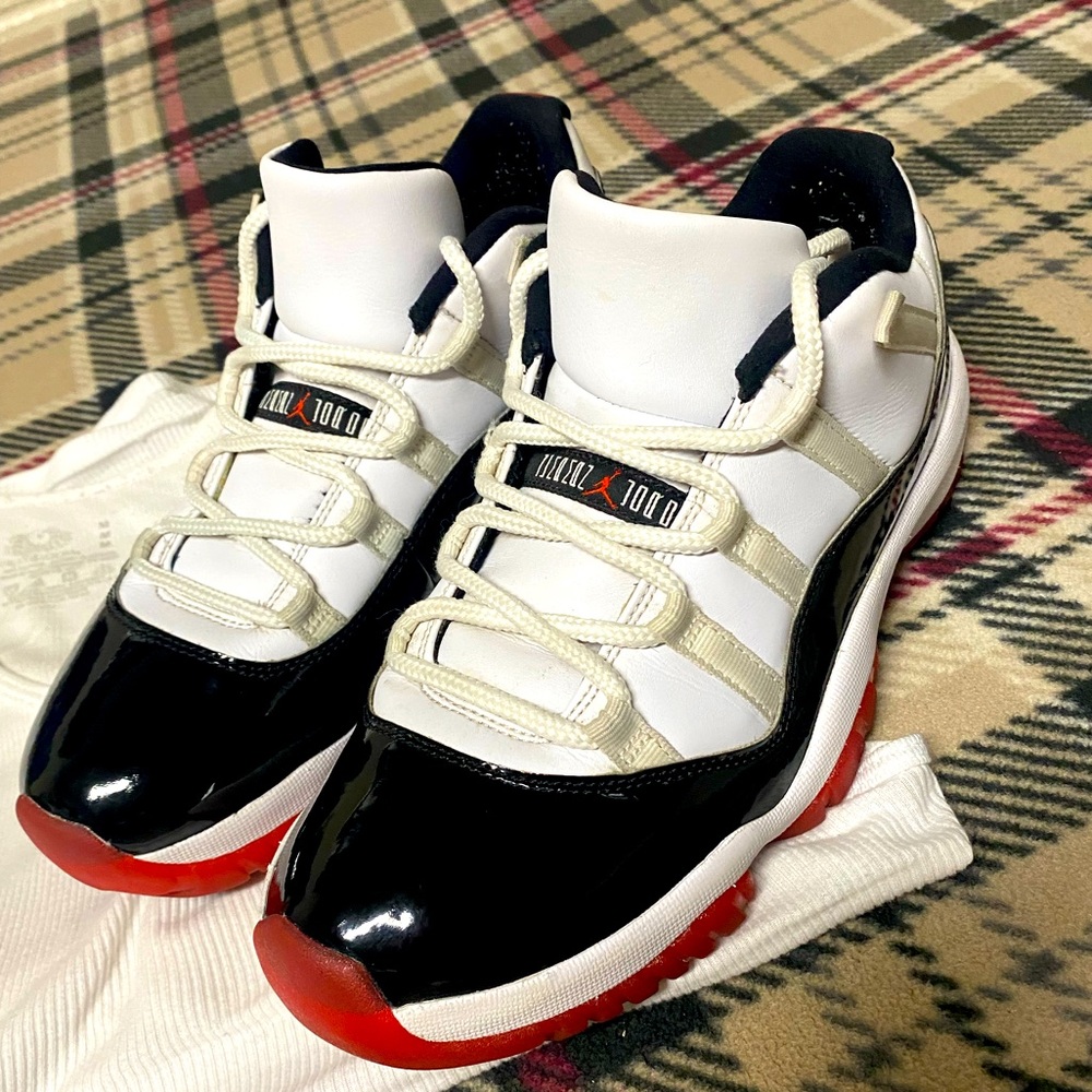 Air Jordan 11 Retro Low Concord-Bred